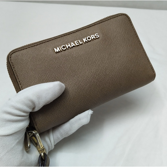 Michael Kors Taupe Gray Leather Zip Around Credit Card ID Window Wallet - Picture 3 of 16